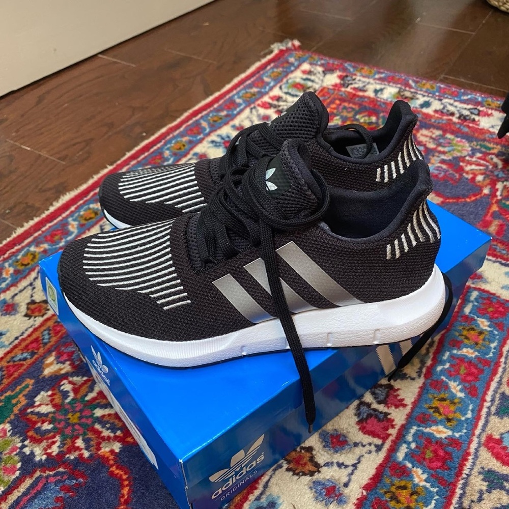 adidas Swift Run Core Black & Silver Shoes